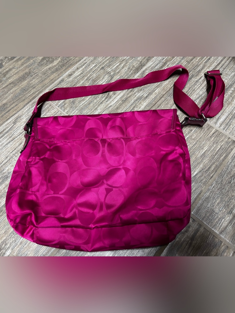 Coach Satin Signature Crossbody Messenger Bag in Fuchsia Rare - Picture 3 of 9